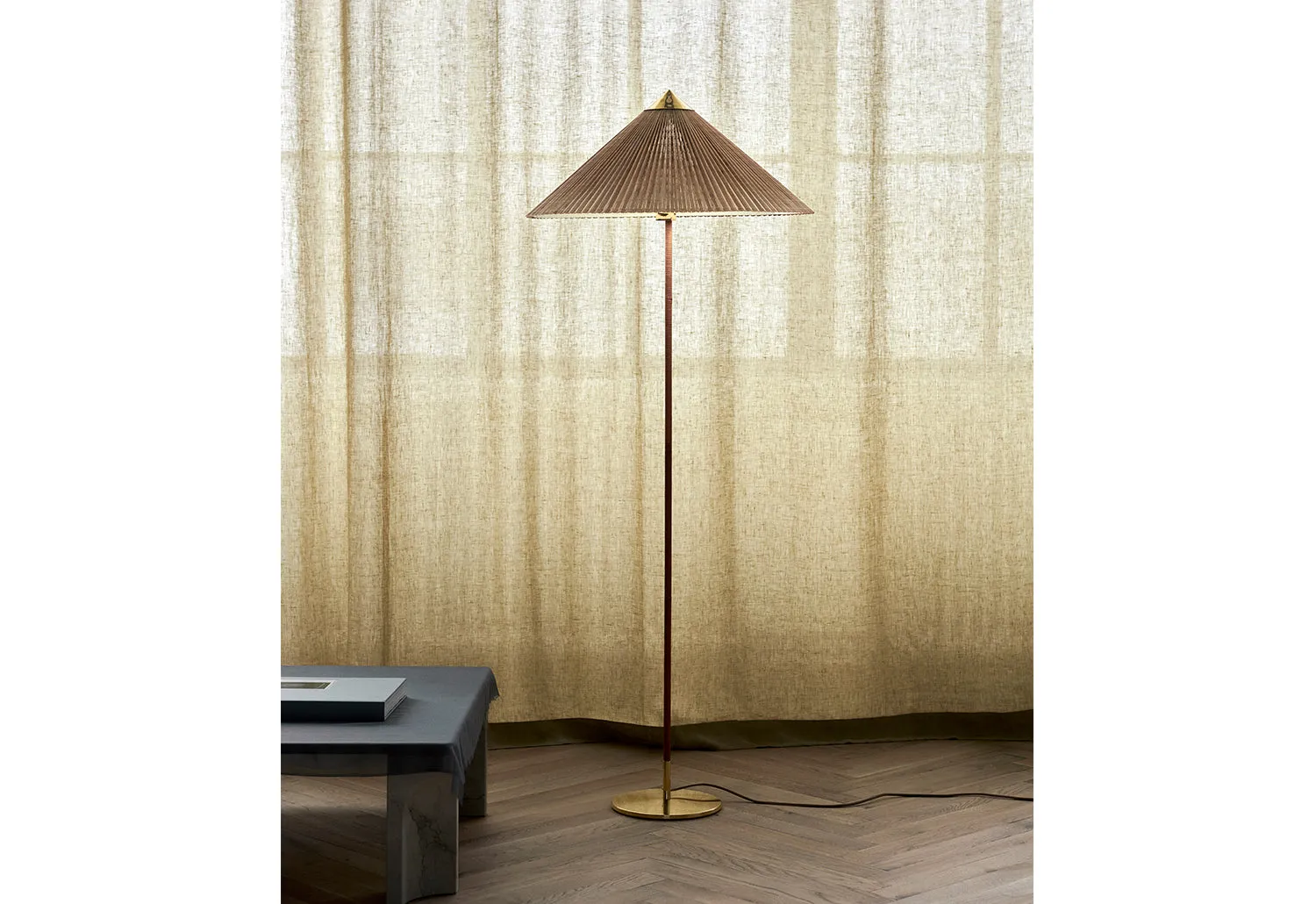 9602 Floor Lamp