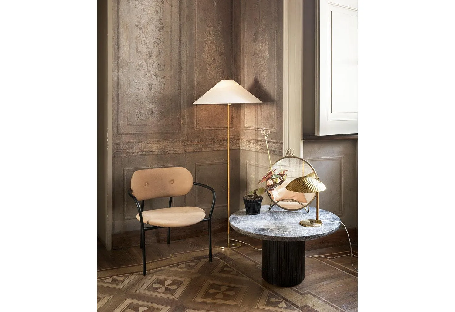 9602 Floor Lamp