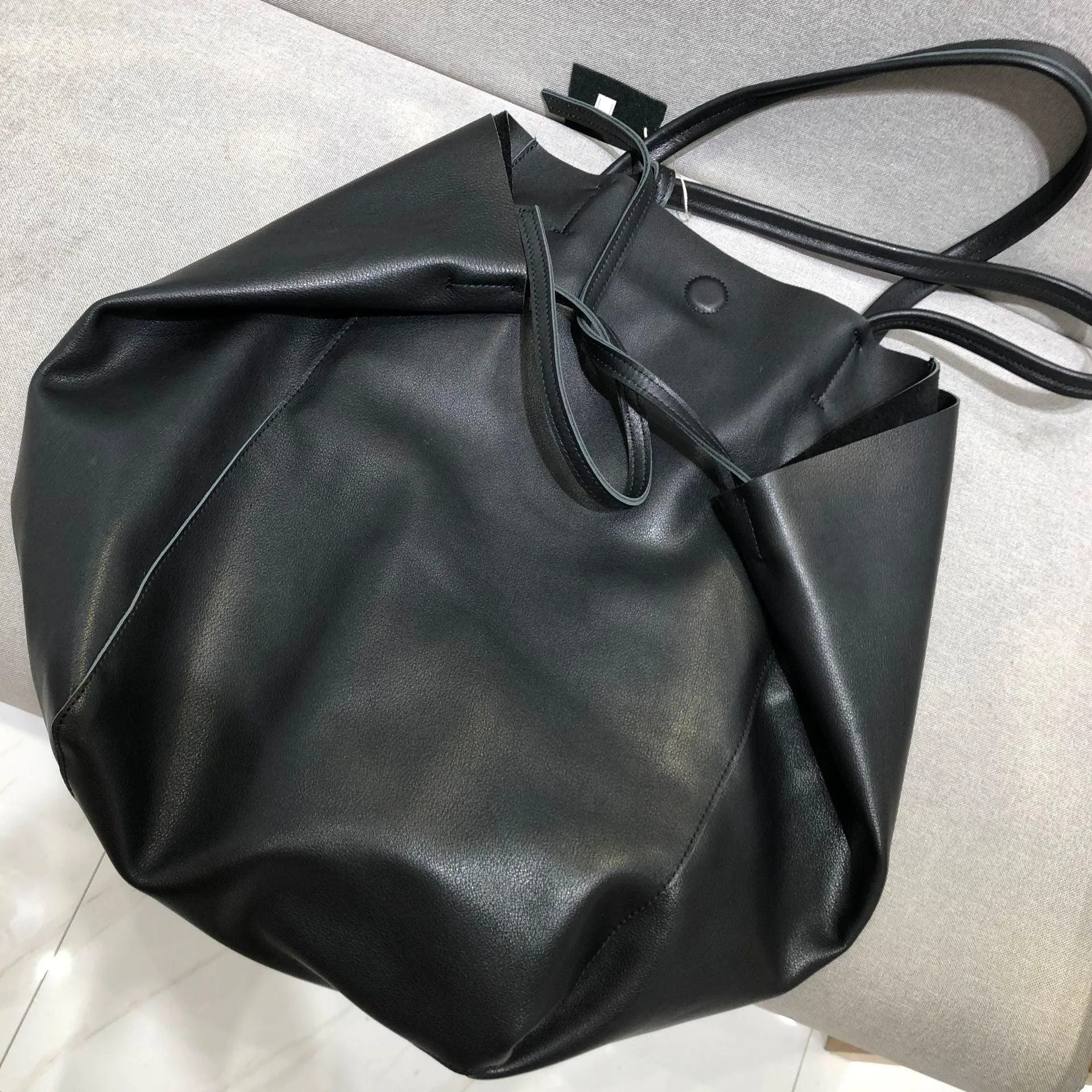 OVERSIZED TOTE, Large Slouchy Tote, Black Handbag for Women, Full Grain Leather Bag, Every Day Bag, Leather carry on, Handcrafted Bag